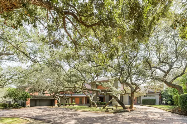 Gulf Breeze, FL 32561,204 Laura Lane