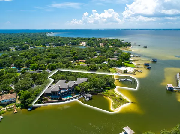 Gulf Breeze, FL 32561,204 Laura Lane