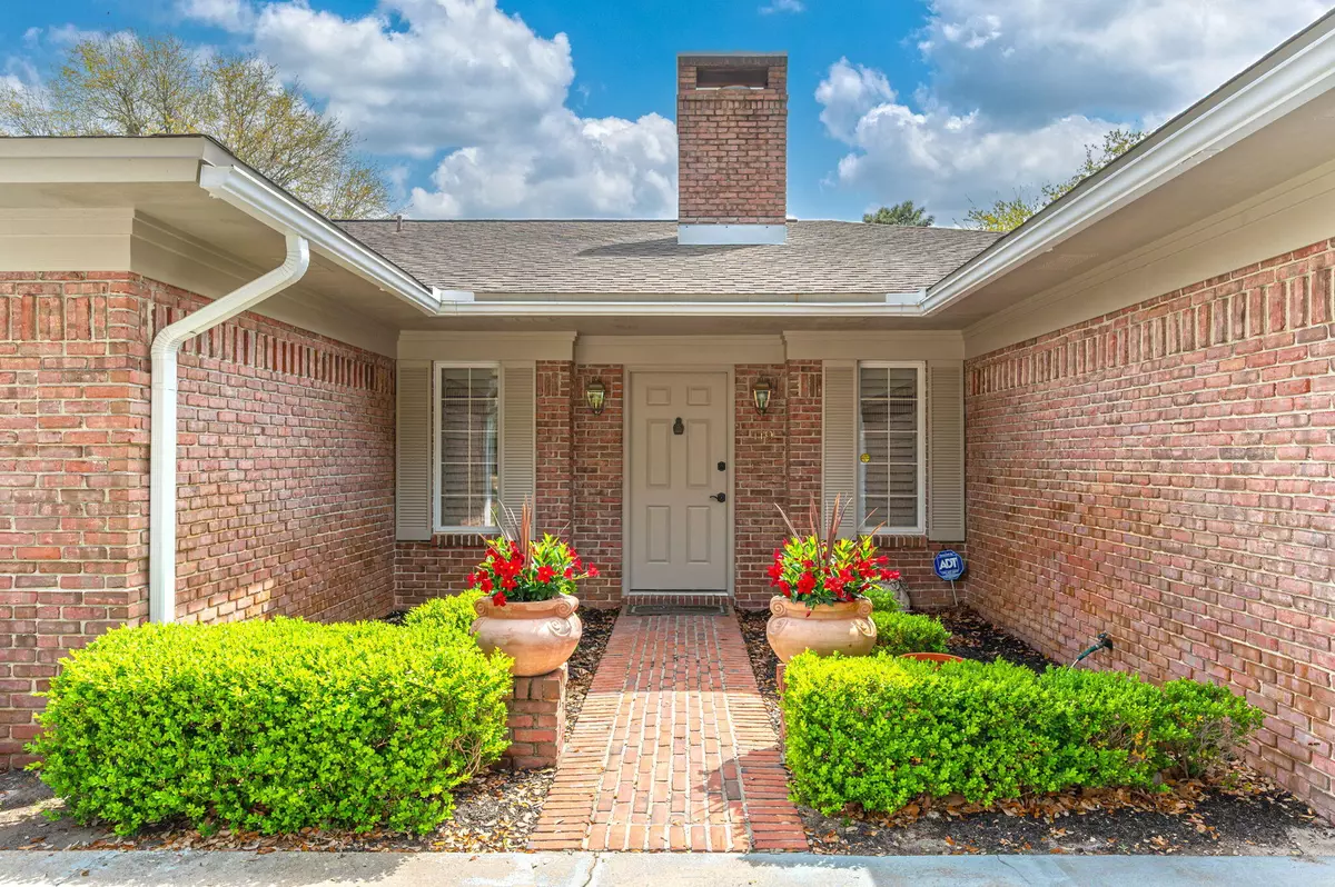 Destin, FL 32541,119 W Country Club Drive