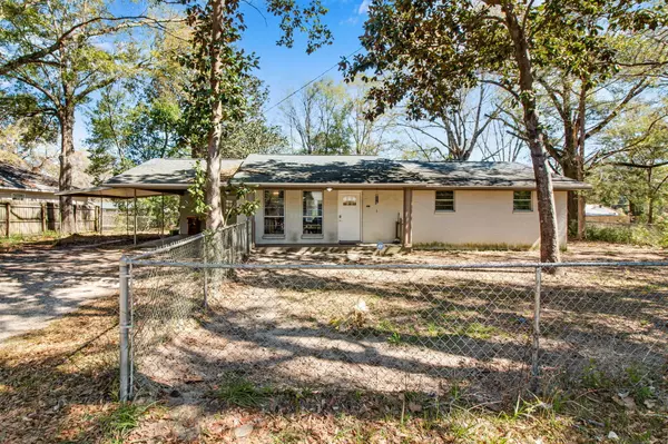 876 E Walnut Avenue, Crestview, FL 32539