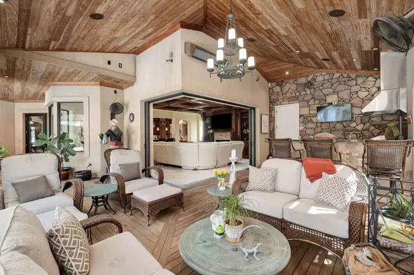 Destin, FL 32541,437 Admiral Court