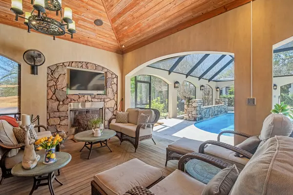 Destin, FL 32541,437 Admiral Court