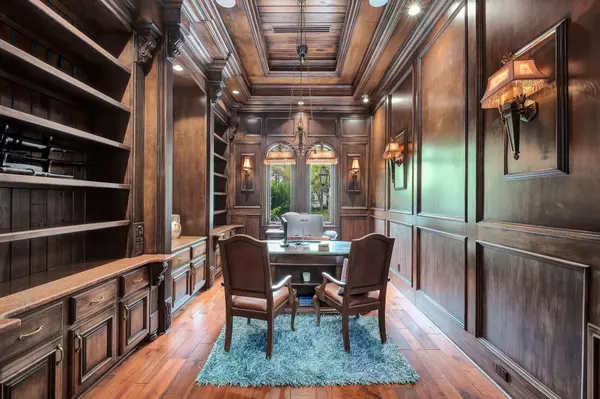 Destin, FL 32541,437 Admiral Court