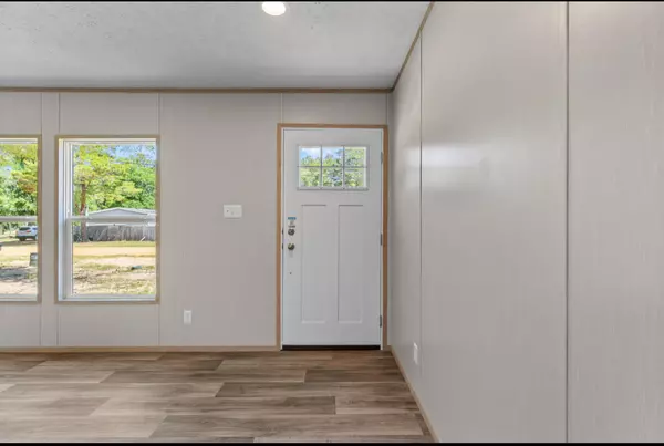 Defuniak Springs, FL 32433,40 E Poinsetta Avenue