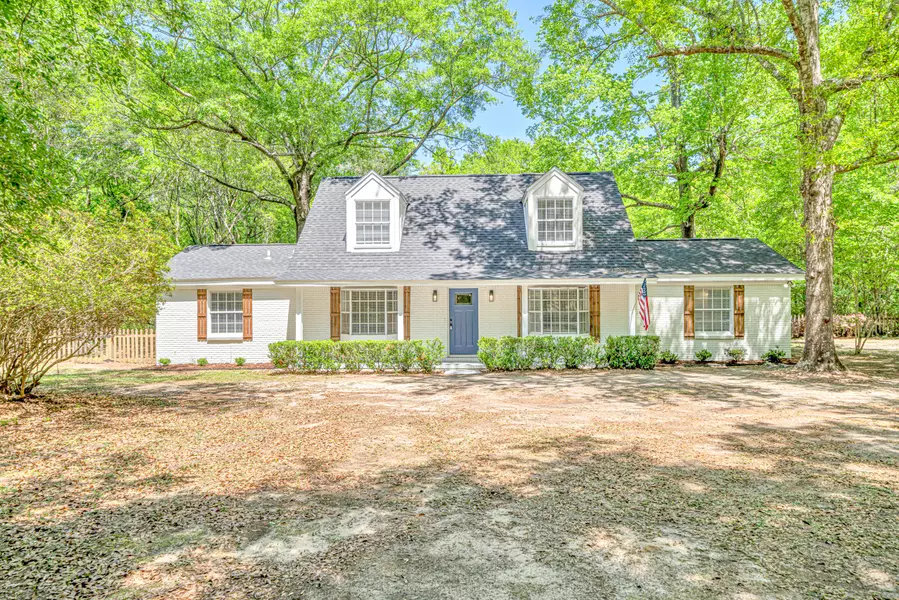 5700 Country Squire Drive, Milton, FL 32570