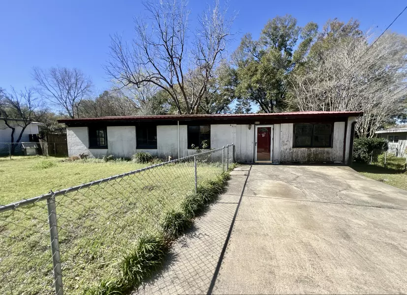 215 Seminole Trail, Crestview, FL 32536