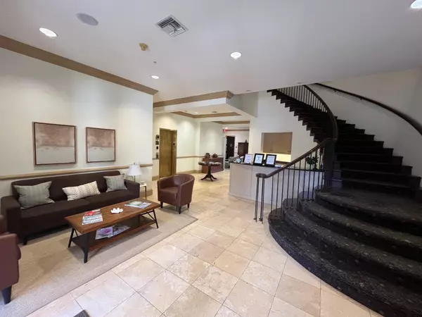 Destin, FL 32541,4393 E Commons Drive  #203