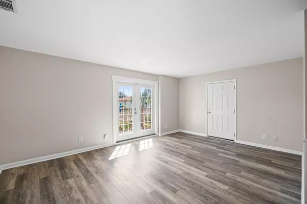 Panama City, FL 32401,2100 W Beach Drive  #P202