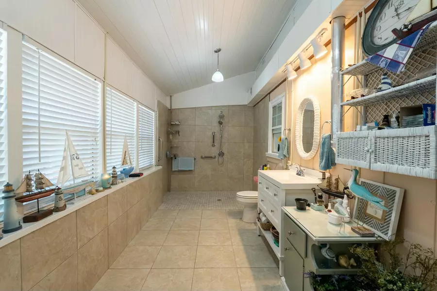 711 Powell Drive, Niceville, FL 32578