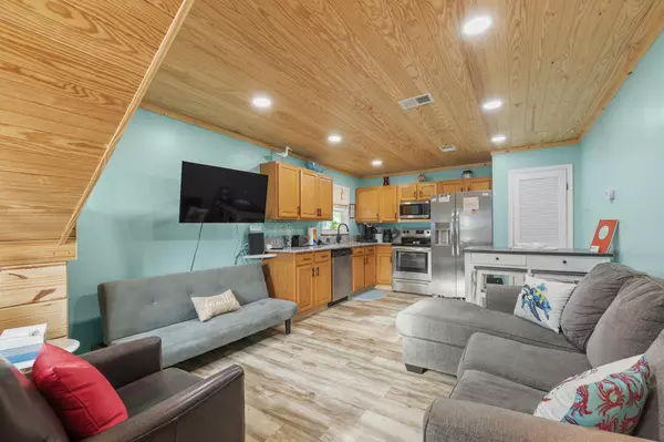 Navarre, FL 32566,1430 Tina Drive #4