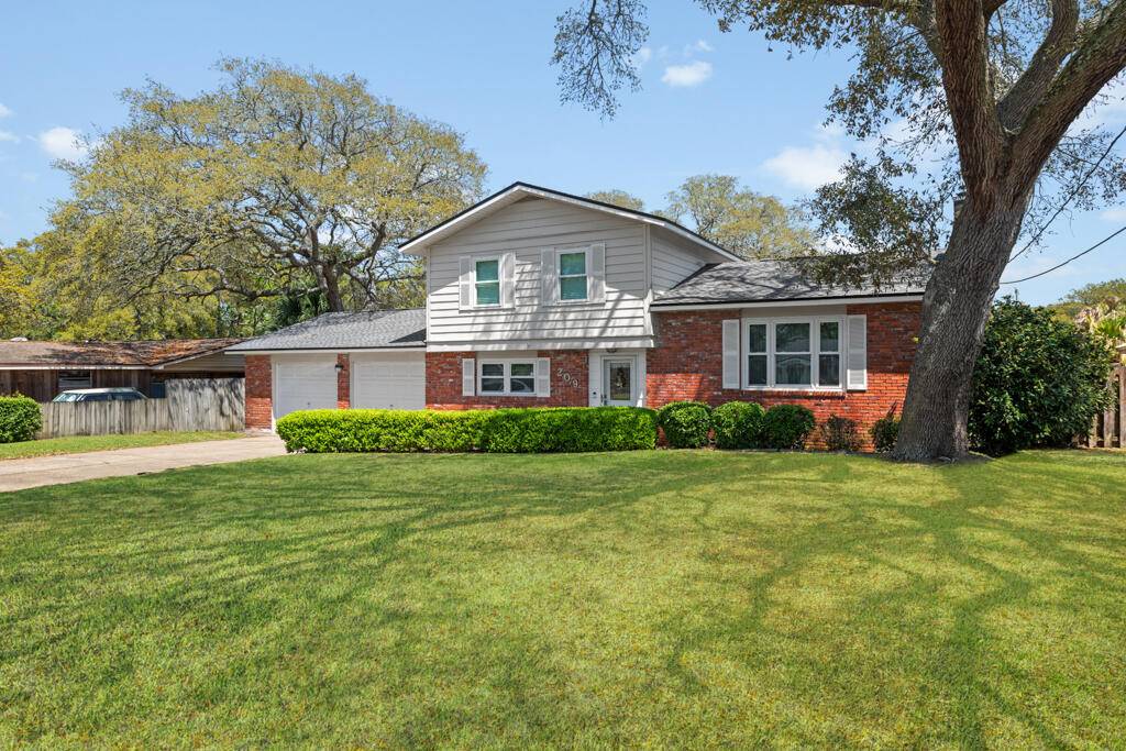 209 NW Hudson Drive, Fort Walton Beach, FL 32548