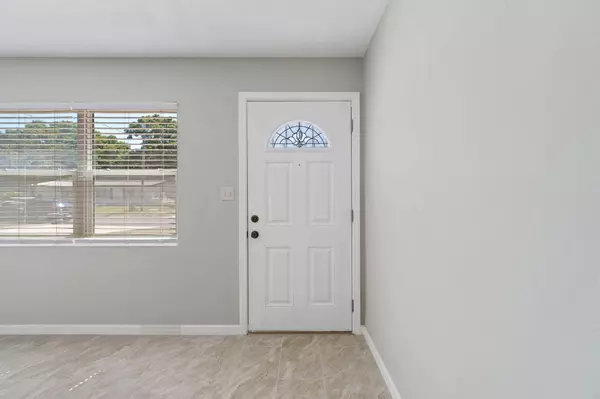 Mary Esther, FL 32569,345 Avon Lane