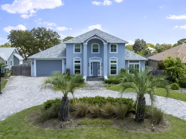 138 W Country Club Drive, Destin, FL 32541