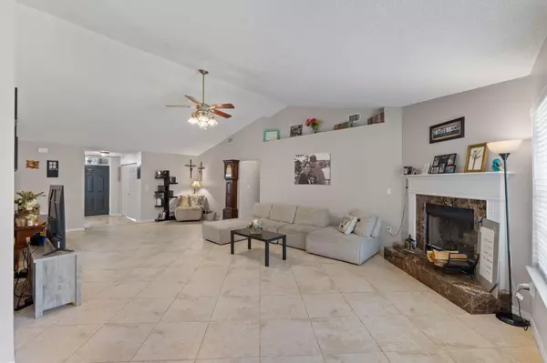 2108 Hagood Loop, Crestview, FL 32536