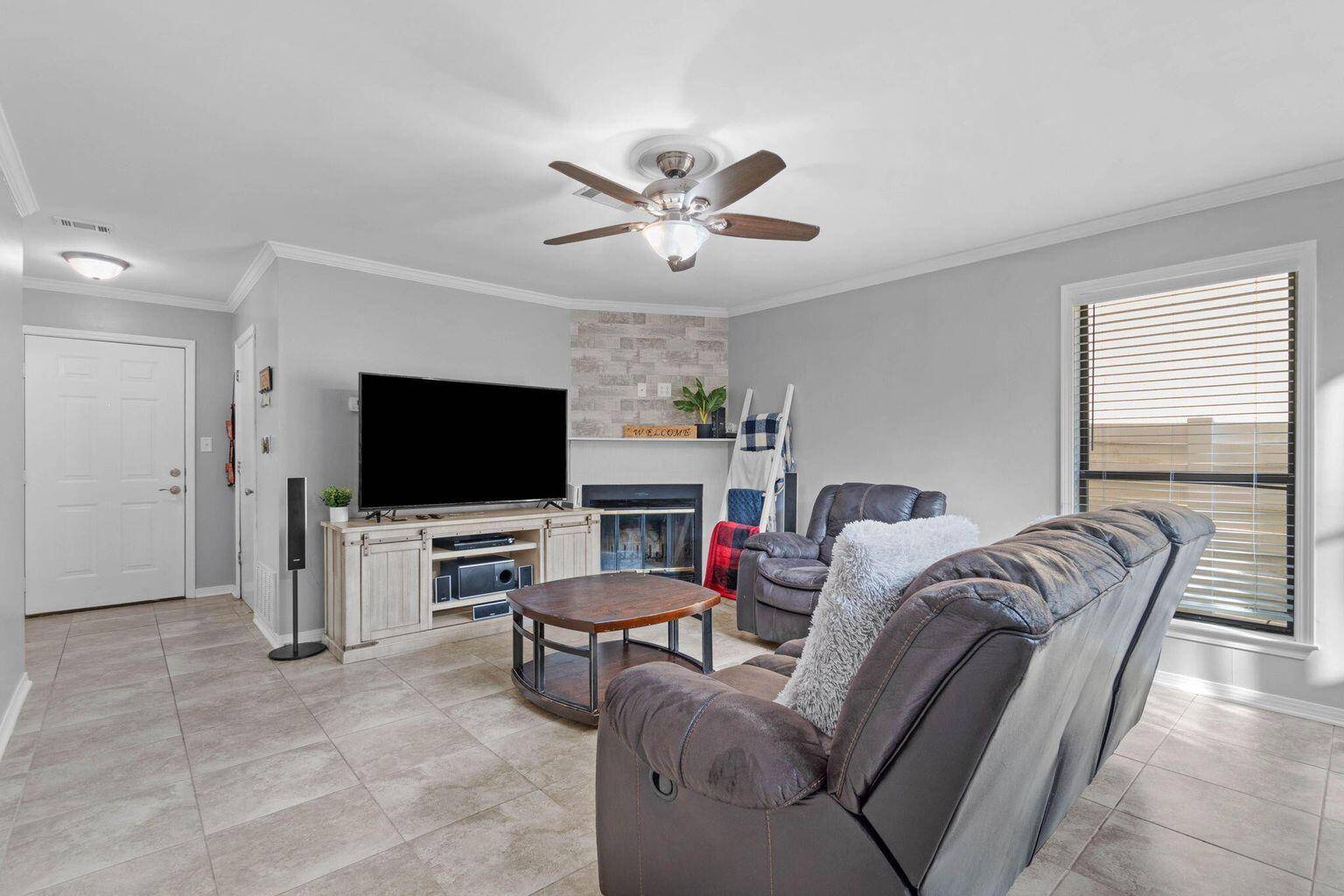 Gulf Breeze, FL 32563,1841 E Smugglers Cove Drive