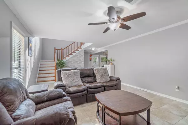 Gulf Breeze, FL 32563,1841 E Smugglers Cove Drive
