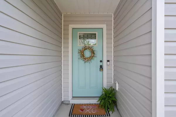 Defuniak Springs, FL 32433,370 Howlin Road