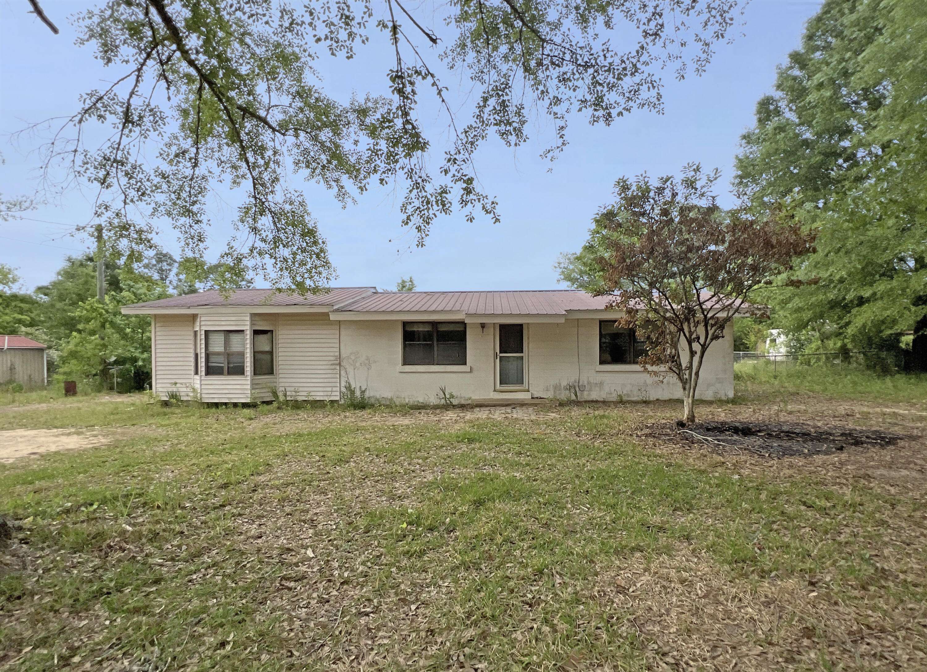 62 Bayview Drive, Laurel Hill, FL 32567