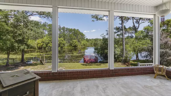 Defuniak Springs, FL 32433,554 Magnolia Lake Drive
