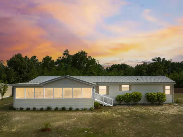 9739 Creek Bank Drive, Youngstown, FL 32466