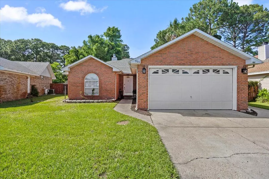 706 Vintage Circle, Destin, FL 32541