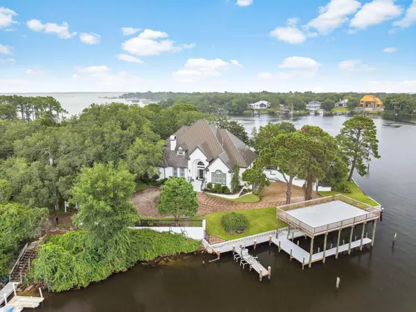 Destin, FL 32541,717 6th Street
