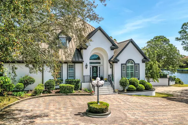 Destin, FL 32541,717 6th Street