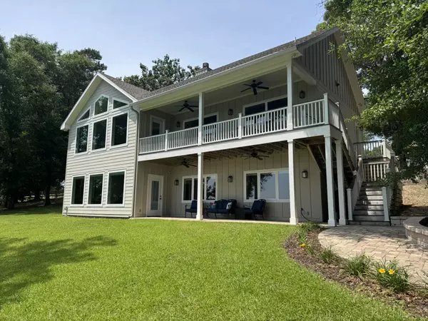 Defuniak Springs, FL 32433,275 Lake Holley Circle