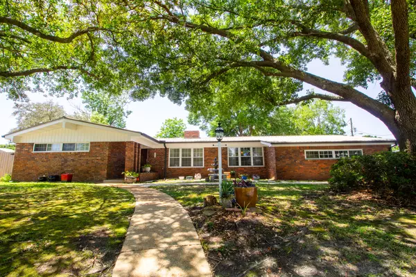 210 NW Pleasant Street, Fort Walton Beach, FL 32548