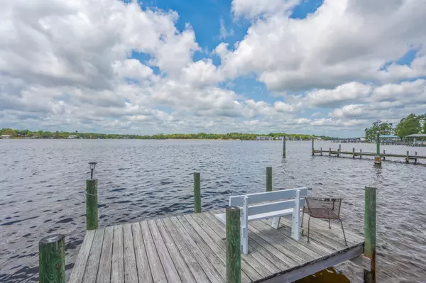 1405 N Bayshore Drive, Niceville, FL 32578