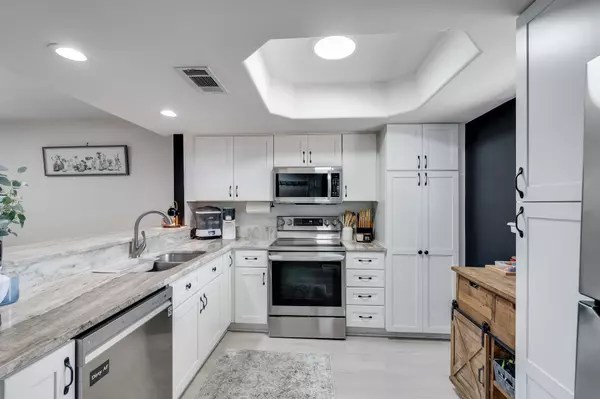 Destin, FL 32541,16 Court Drive