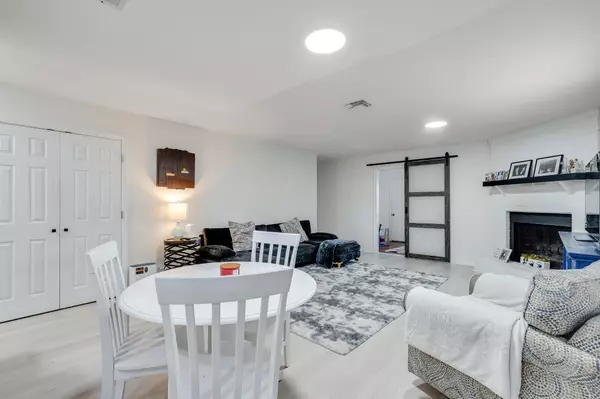 Destin, FL 32541,16 Court Drive