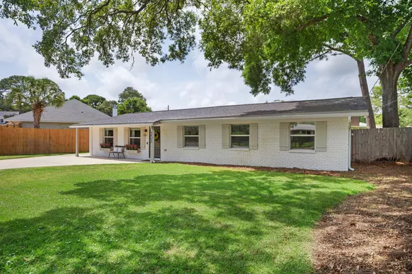 303 NE Ohio Place, Fort Walton Beach, FL 32548