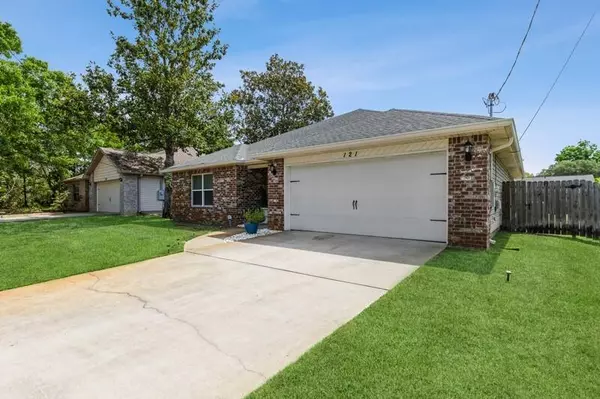 Mary Esther, FL 32569,121 Marimba Street