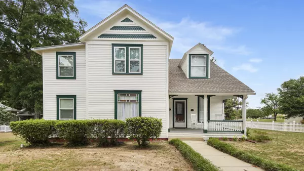 Defuniak Springs, FL 32435,119 E Live Oak Avenue