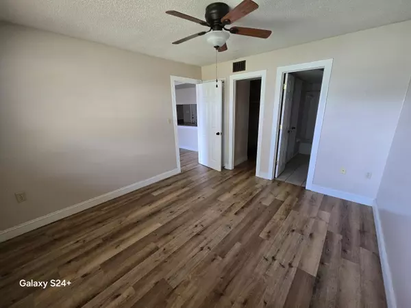 Fort Walton Beach, FL 32547,605 Colonial Drive  #4