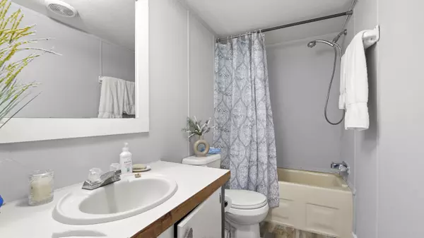 Ponce De Leon, FL 32455,10960 Co Highway 3280