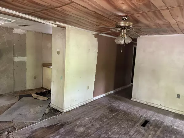 Crestview, FL 32539,6102 Turkey Track Road