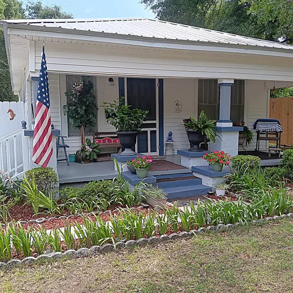 Defuniak Springs, FL 32435,72 Park Avenue