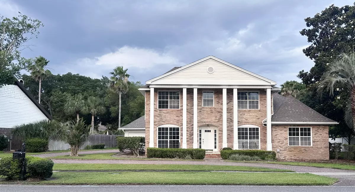 Destin, FL 32541,70 E Country Club Drive