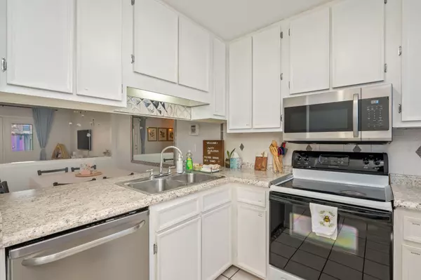 Fort Walton Beach, FL 32548,208 3rd Street  #J