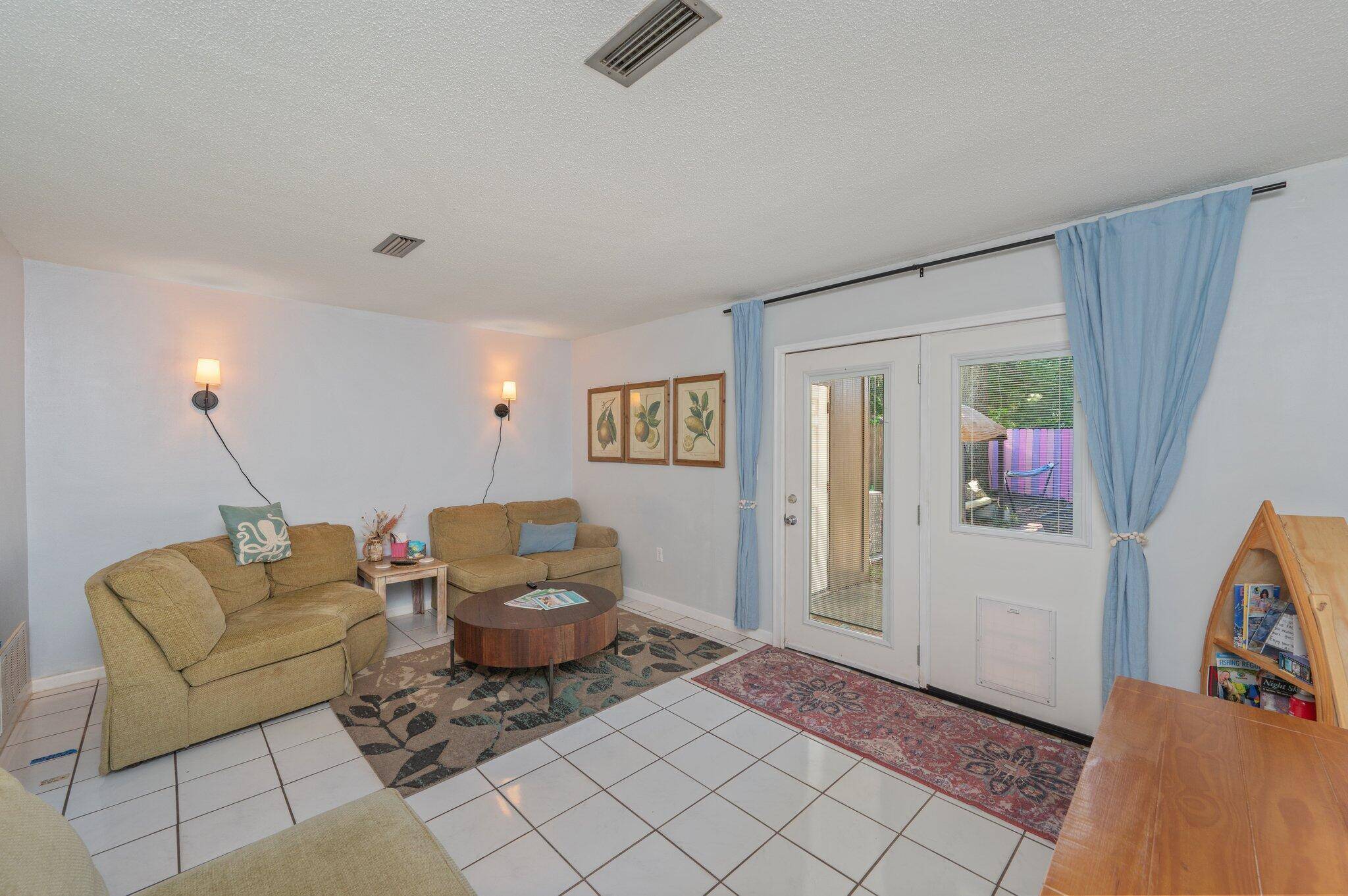 Fort Walton Beach, FL 32548,208 3rd Street  #J