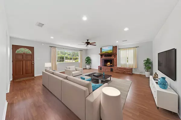 Defuniak Springs, FL 32435,194 Oaklawn Square