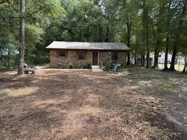 Defuniak Springs, FL 32433,136 Juniper Lake Road