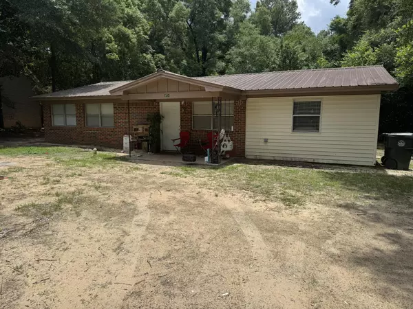 Defuniak Springs, FL 32433,136 Juniper Lake Road