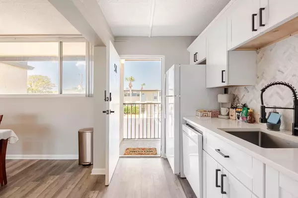 Mary Esther, FL 32548,300 Miracle Strip Parkway  #5H