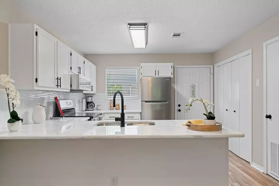 1681 W Highway 98 #APT 3, Mary Esther, FL 32569