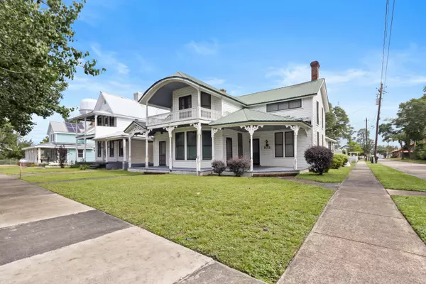 273 E Live Oak Avenue, Defuniak Springs, FL 32435