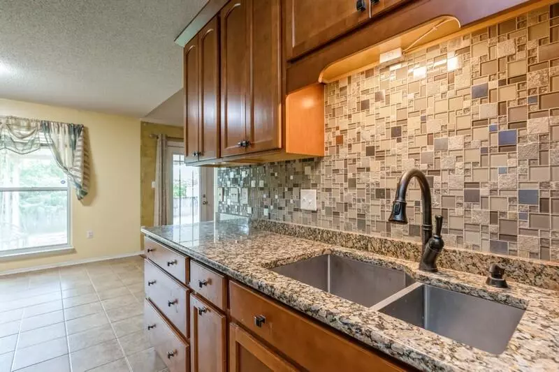 527 Tom Sawyer Lane, Crestview, FL 32536