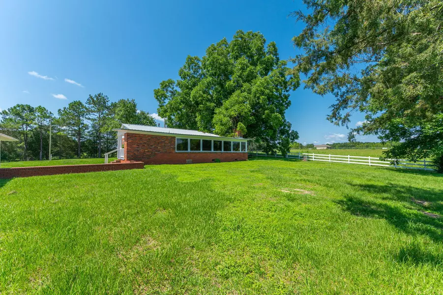 942 Varnum Road, Laurel Hill, FL 32567